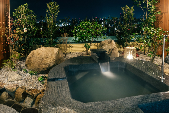 The open-air bathroom in the garden